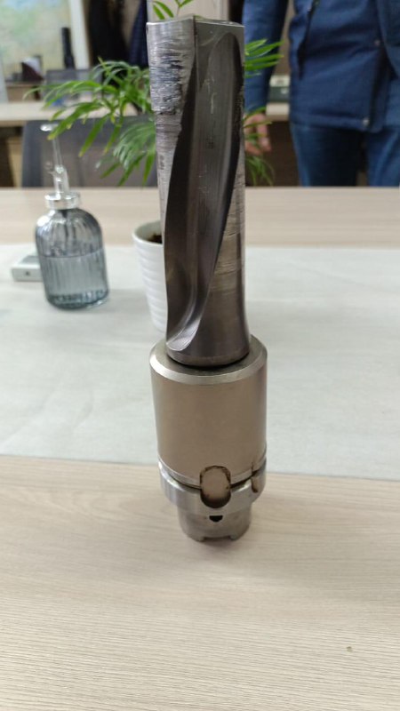 Повреждённый инструментальный держатель из аварийного случая